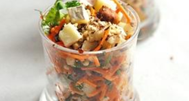 Petite salade de carottes râpées aux noix et Bûche de chèvre