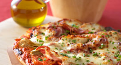 Pizza à la pancetta et légumes confits à la mozzarella