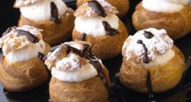 Profiteroles à la crème fouettée Bridélice