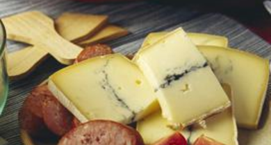 Raclette franc-comtoise au morbier et à la saucisse de Morteau