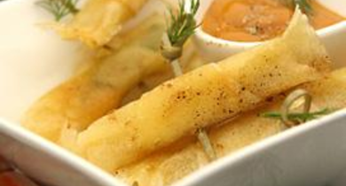 Rouleaux dorés de langoustines à l'aneth et bisque de crustacés