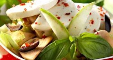 Salade de champignons, mozzarella et vinaigrette de tapenade