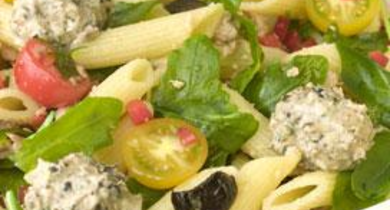 Salade de pennes et billes de chèvre 