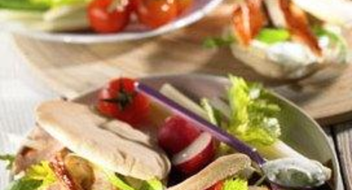 Salade de veau à l'origan pita et légumes croquants