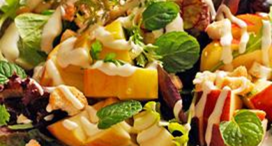 Salade pommes et croûtons au Délice de Camembert