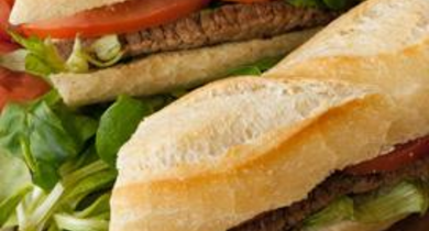 Sandwich de gigot d'agneau et mayonnaise à la menthe