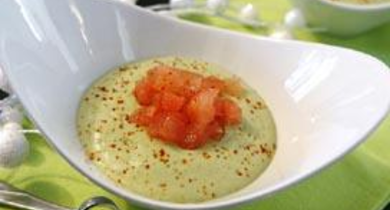 Smoothie d'avocat au piment d'espelette et pamplemousse rose