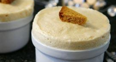 Soufflés glacés à la poire et au pain d'épices