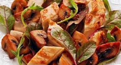 Suprême de poulet à la crème et aux champignons de Paris