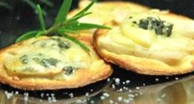 Tartelettes aux poires et au roquefort