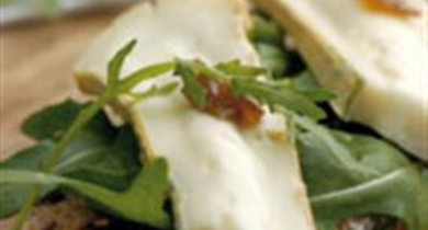 Tartine de Reblochon et de roquette