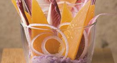 Timbaline de crème de vitelotte en pétales de mimolette extra-vieille 