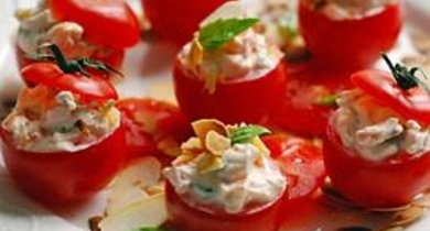 Tomates cerises farcies au chèvre et aux pignons de pin