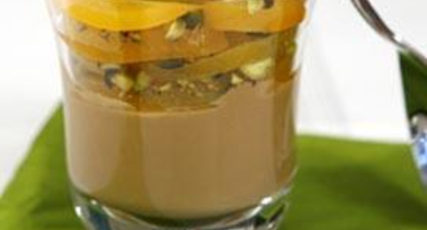 Verrine abricots, pistaches, crème café et crêpe dentelle