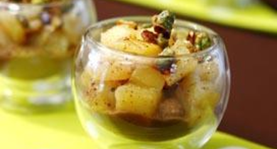 Verrine d'ananas rôti aux épices, mousse café et fruits secs caramélisés
