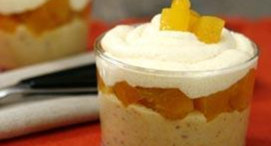 Verrine de semoule au lait, crème pralinée et dés d'abricots