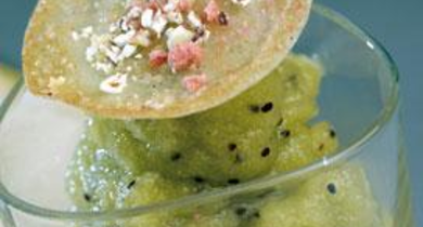 Verrine de sorbet kiwi, feuillantines de beurre salé aux éclats de dragées