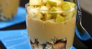 Verrine pomme épicée, caramel et éclats de macarons