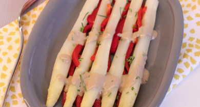 Asperges et poivrons, crème acidulée