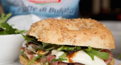 Bagels au jambon cru, mozzarella et balsamique