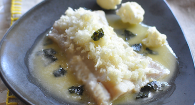 Bar au beurre d'algues et semoule de chou-fleur