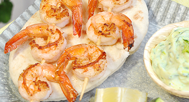 Brochettes de crevettes et crème de courgettes