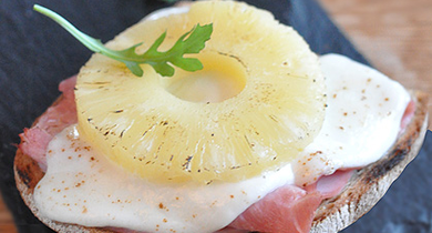 Bruschetta ananas et jambon à l'os