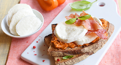 Bruschettas jambon mozzarella et poivrons
