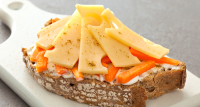 Tartine savoureuse aux carottes et à l’emmental