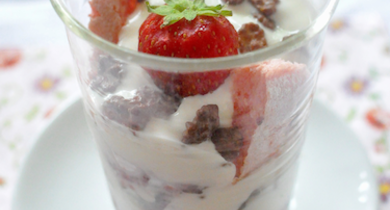 Comme un tiramisù rose aux fruits rouges