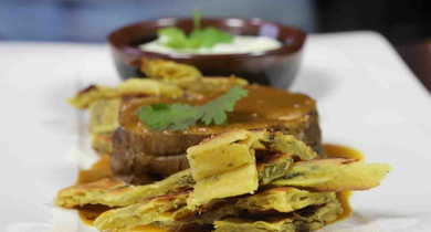 Mignons de chevreuil au curry, raïta et frites de galettes indiennes