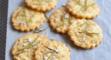 Crackers aux fleurs de romarin
