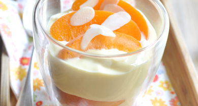 Crème sabayon aux abricots et aux amandes 