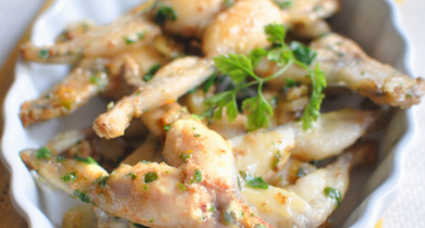 Cuisses de grenouille au beurre persillé