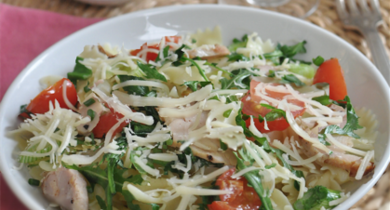 Farfalles au poulet grillé et tomates cerises 