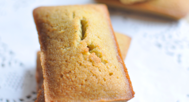 Financier à la noisette et au thé vert