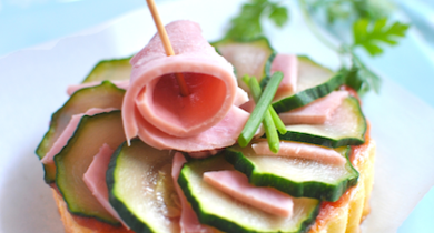 Galettes de polenta, courgettes et jambon blanc, façon pizza