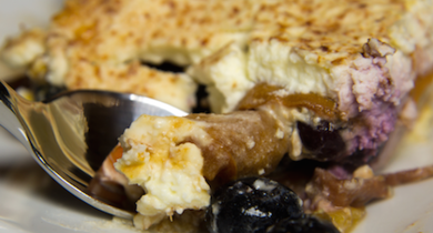 Gratin de pêches, myrtilles et abricots