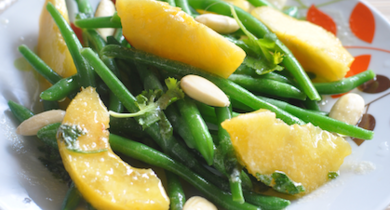 Haricots verts, pêche, amandes fraîches, beurre mousseux à la coriandre