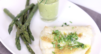 Lieu jaune et flan d'asperges en verrine, beurre de curry-ciboulette 