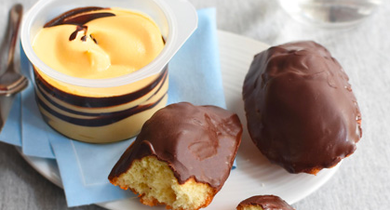 Madeleines en coque de chocolat et son dessert de Mousse Orange La Laitière