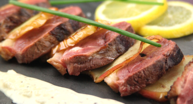 Magret de canard aux pommes et sa sauce au cidre