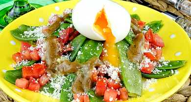 Salade tiède de pois gourmands au parmesan
