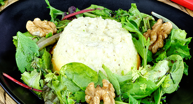 Flan au chèvre, salade d'herbes