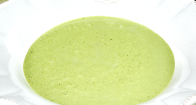 Velouté de petits pois nouveaux au roquefort
