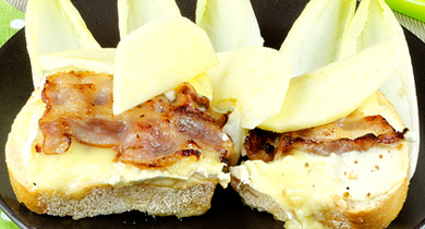 Tartine de Camembert rôtie au lard