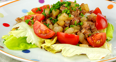 Salade de poires et d'andouille au pommeau