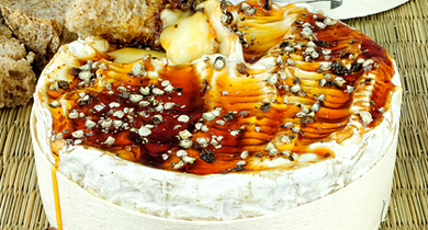 Camembert tiède au caramel poivré