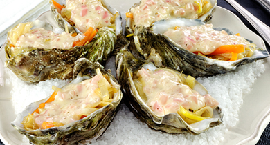 Huîtres chaudes et julienne de légumes en coquille