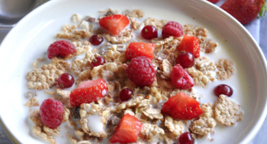Bol de lait aux Muesli et fruits rouges